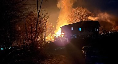 Yaşlı kadının tek başına yaşadığı ev yanarak kül oldu