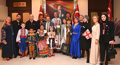 23 Nisan’da Kültürler Buluştu: Yabancı Ülke Çocukları Vali İsmail Ustaoğlu’nun Misafiri Oldu