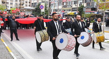 8 Nisan Dünya Romanlar Günü Kutlamaları: Kortej Yürüyüşü Renklere Doyurdu