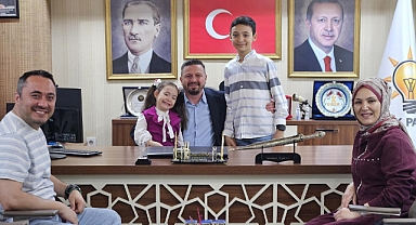 AK Parti Balıkesir İl Başkanlığı’na Anlamlı Ziyaret: Aydemir Ailesi Ağırladı