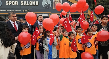 AK Parti Balıkesir Teşkilatı 23 Nisan Coşkusunu Kurtdereli Salonu’nda Çocuklarla Paylaştı