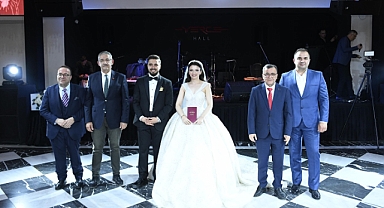 Altıeylül Belediyesi Düğün Coşkusuna Ortak Oldu