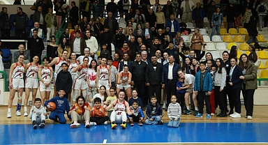 Aslan Yol Burhaniye Belediyespor Play-Off'a Fırtına Gibi Girdi: Fenerbahçe Gelişim ile Eşleşti