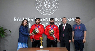 Avrupa Kuraş Şampiyonları İl Müdürü Özalp’i Ziyaret Etti