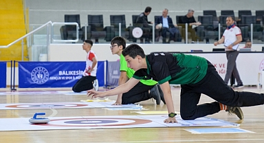 Balıkesir’de Floor Curling Heyecanı Başladı: Yıldızlar Karma Grup Birinciliği Müsabakaları Açılış Töreniyle Start Aldı