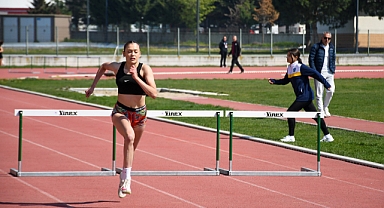 Balıkesir’de Genç Atletler Madalya İçin Yarıştı