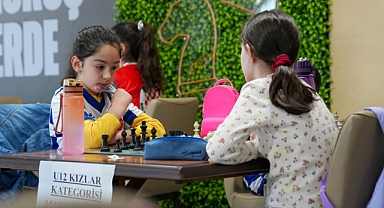 Balıkesir’de TBMM Spor Etkinlikleri Satranç Heyecanı: Minik Zihinler Hamleleriyle Yarıştı