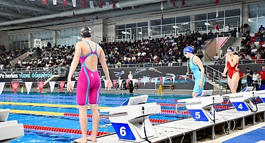 Balıkesir’de Yüzme Heyecanı Başladı: 2. Etap Yarışları Olimpik Havuzda Nefes Kesti