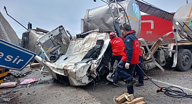 Balıkesir-Edremit Karayolunda Feci Trafik Kazası: Boş Süt Tankeri Duvara Çarptı, Şoför Hayatını Kaybetti