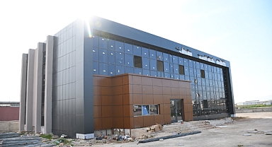 Balıkesir Gençlik ve Spor İl Müdürü Adem Özalp, Bandırma’daki Gençlik Merkezi ve Yüzme Havuzu'nda İncelemelerde Bulundu