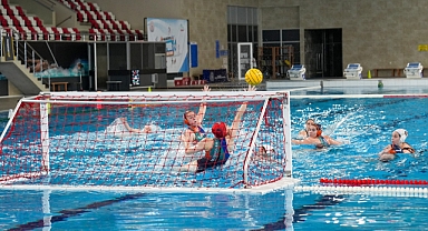 Balıkesir Olimpik Yüzme Havuzu'nda Sutopu Kadınlar 1. Lig Müsabakaları Başladı