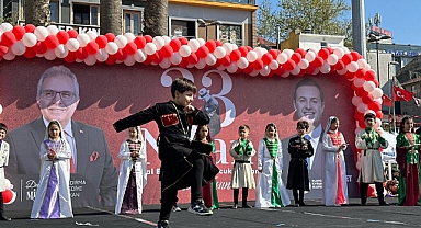 Bandırma’da 23 Nisan Coşkusu Cumhuriyet Meydanı’nda Yaşandı