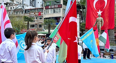 Bandırma’da 23 Nisan Coşkusu Cumhuriyet Meydanı’nında Yaşandı