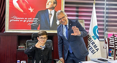 Bandırma’da Başkanlık Koltuğu Minik Başkan Çağan Tok’a Emanet Edildi