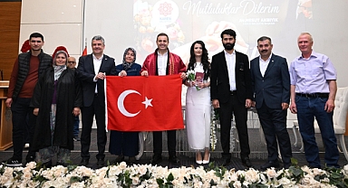 Başkan Ahmet Akın, Genç Çiftin Nikâhını Kıydı