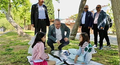 Başkan Mehmet Ertaş, Altınoluk’ta Esnafla Buluştu, Mahalle Notlarını Yerinde İnceledi