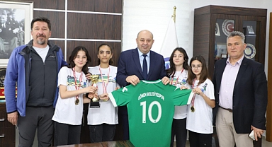 Başkan Palaz, Başarılı Sporcu Öğrencileri ve Sivil Toplum Temsilcilerini Ağırladı