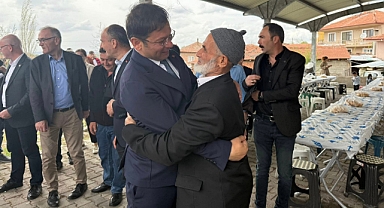 Başkan Serkan Sak, Karaağaç Mahallesi'nde Hayır Cemiyetine Katıldı ve Vatandaşlarla Bayramlaştı