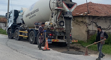 Bigadiç’te Bozuk Yollar Betonla Yenileniyor