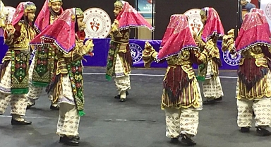 Burhaniye Belediyesi, Çocuklar ve Gençler İçin Halk Oyunları Kursu Başvurularını Alıyor