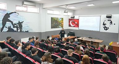 Burhaniye'de Lise Öğrencilerine Kadınlara Yönelik Şiddet ve Flört Şiddeti Anlatıldı