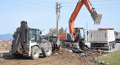Burhaniye’de Yol ve Altyapı Hamlesi: Fen İşleri Müdürlüğü İlçe Genelinde Yoğun Mesai Harcıyor
