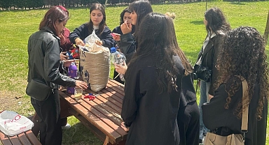 Doğaya Saygı: Balıkesir Üniversitesi Öğrencileri Kuşlar İçin Yuva Projesi Başlattı!