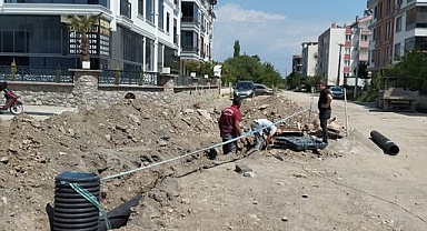 Edremit Belediyesi, Altınkum Mahallesi’nde Yağmur Suyu Drenaj Hattı Döşeme Çalışmalarına Devam Ediyor