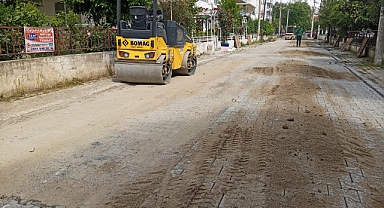 Edremit Belediyesi Sarıkız Mahallesi’nde Yol Onarım Çalışmalarını Hızla Sürdürüyor