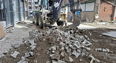 Edremit Belediyesi Yolları Yeniliyor: Camivasat Mahallesi'nde Altyapı Çalışmaları Devam Ediyor