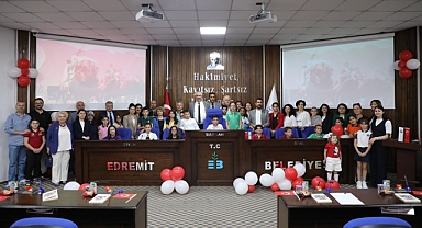 Edremit’te 23 Nisan’a Anlamlı Dokunuş: “Küçük Bireyler, Büyük Fikirler” Meclisi Toplandı