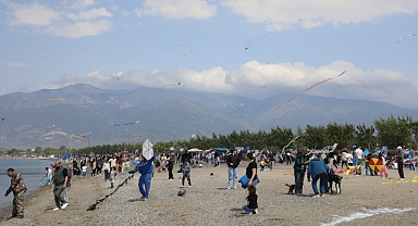 Edremit’te 25. Geleneksel Uçurtma Şenliği Coşku Dolu Anlara Sahne Oldu