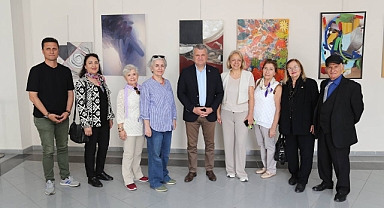 Edremit’te “Nisan Geçidi: 1 Dakikalık Saygı Duruşu” Sergisi Açıldı