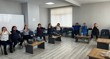 Edremitliler, Temel Yüz Yogası Kursuyla Genç ve Sağlıklı Ciltler İçin Bir Adım Daha Atıyor