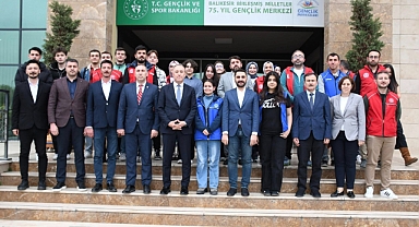 Gençlik Merkezleri Daire Başkanı Yahya Kılıç, Balıkesir'de Gençlerle Buluştu