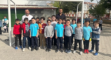 Kadriye Kemal Gürel İlkokulu Yönetimi, Öğrencileriyle Futbol Maçında Buluştu