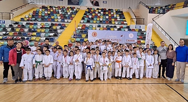 Küçük Sporcular Büyük Mücadele Verdi: Balıkesir’de Judo Şöleni