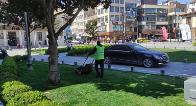 Kuvvetler Caddesi ve Ali Hikmet Paşa Meydanı'nda Çevre Düzenlemesi Sürüyor