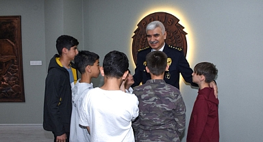 Polis Olma Hayali Kurarak Geldiler