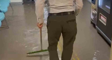 Şemdinli Devlet Hastanesi Şiddetli Yağmur Suyu Bastı