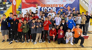 Susurluk Belediyesi, Güreşçilerinin Başarılarıyla Gururlandı