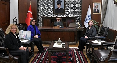 TEV Balıkesir Şube Başkanı Jale Bayraktar, Vali İsmail Ustaoğlu'nu Ziyaret Etti