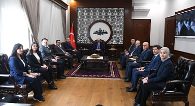 Türk Büro-Sen Genel Başkanı Türkeş Güney ve Heyeti, Vali İsmail Ustaoğlu'nu Ziyaret Etti