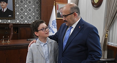 Vali İsmail Ustaoğlu, 23 Nisan Etkinlikleri Kapsamında Valilik Makamını Öğrenciye Devretti