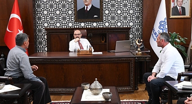 Vali İsmail Ustaoğlu, Dursunbey ve Erdek Muhtarlarıyla Bir Araya Gelerek Bölgedeki Çalışmalar Hakkında Değerlendirmelerde Bulundu
