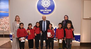 Vali Ustaoğlu, 23 Nisan Haftasında Minik Öğrencilerle Buluştu