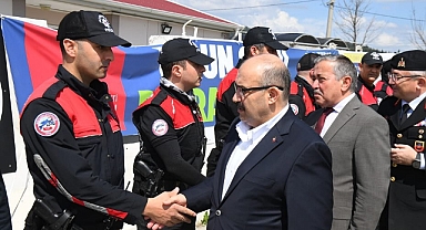 Vali Ustaoğlu’ndan Değirmenboğazı Yol Kontrol Noktası’na Bayram Ziyareti