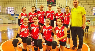 Yarış Ortaokulu, Voleybol Küçükler Türkiye Birinciliği'nde Şampiyon Oldu