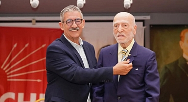 92 Yaşında CHP Üyesi Oldu
