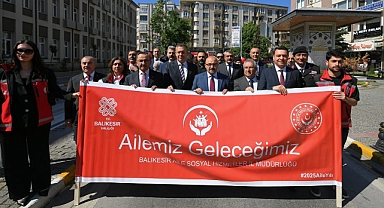 “Ailemiz Geleceğimiz” Temalı Kortej Yürüyüşü Balıkesir’de Gerçekleştirildi